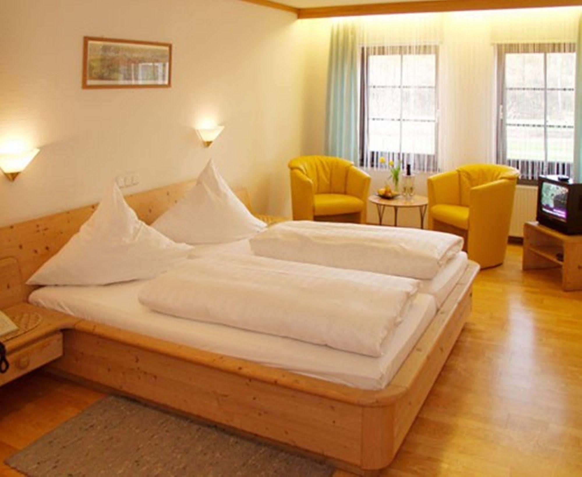 Landgasthof Goldene Rose Grub am Forst Ngoại thất bức ảnh